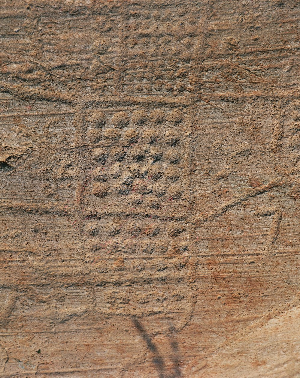 Prehistorische Camunische rotsgravure, bekend als "Kaart van Bedolina" door Isabel Redie