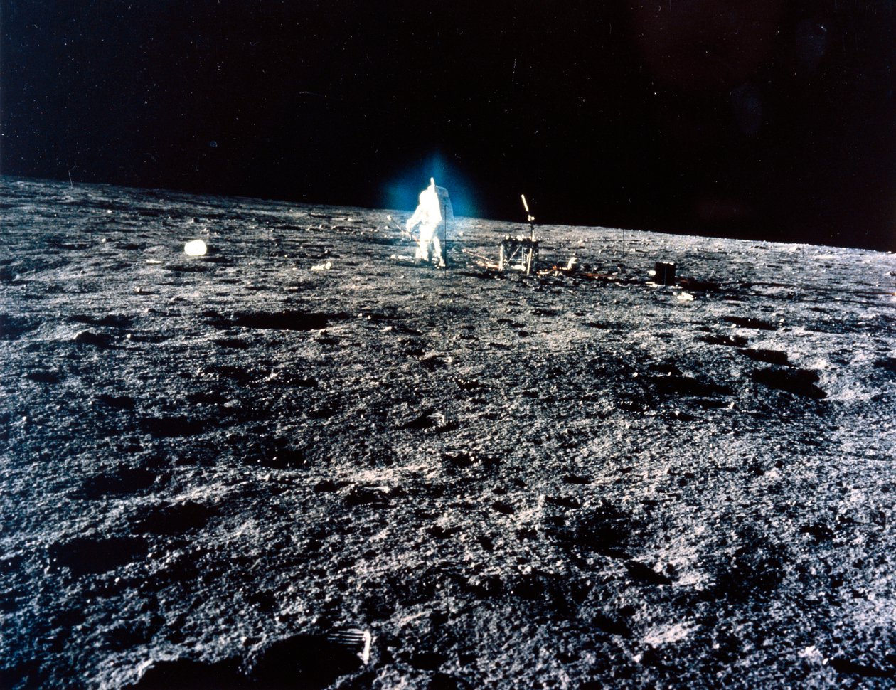 Bemand ruimtevlucht, VS, Apollo 12 Apollo 12 astronaut op de maan door Ferdinand Georg Waldmuller