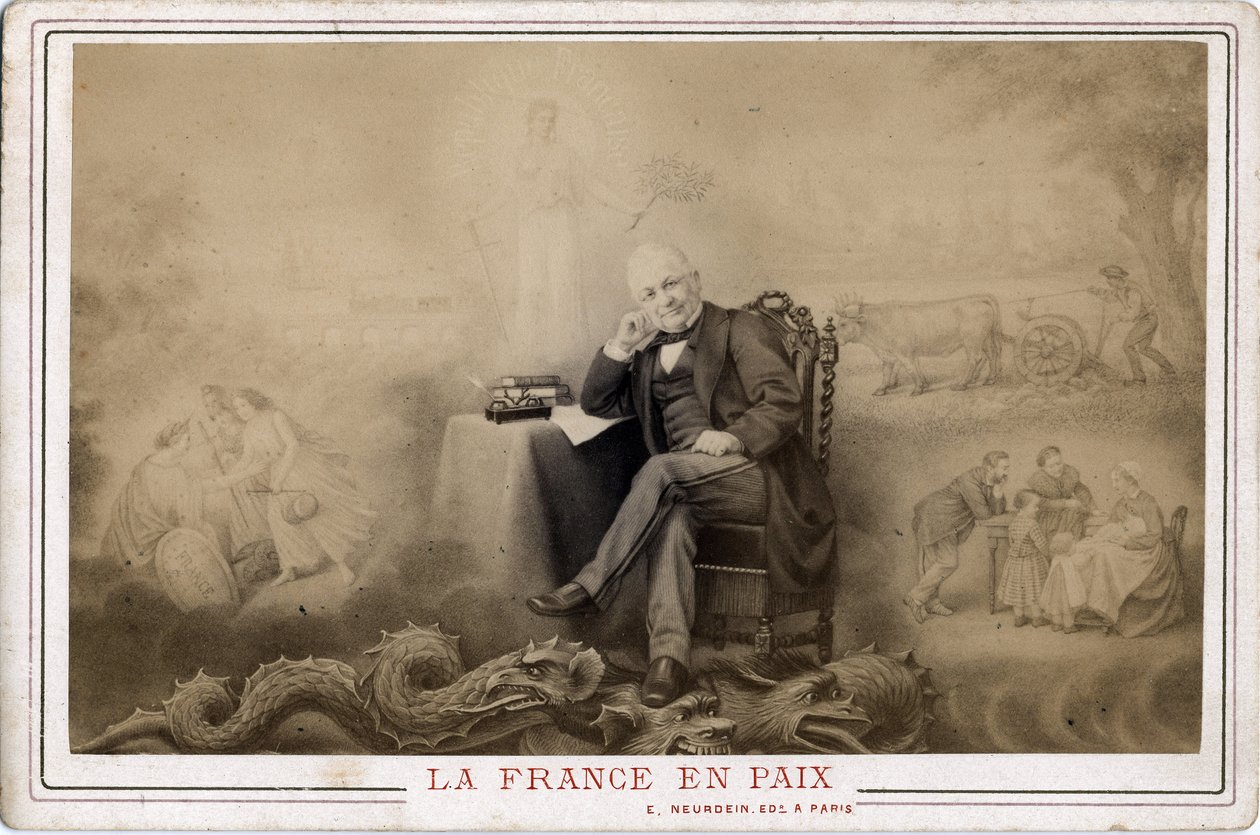 Parijse Commune: Frankrijk in vrede portret van Louis Adolphe Thiers (1797-1877) zittend op de draak waarschijnlijk symbool van de commune door Frederick (attr. to) Barnard