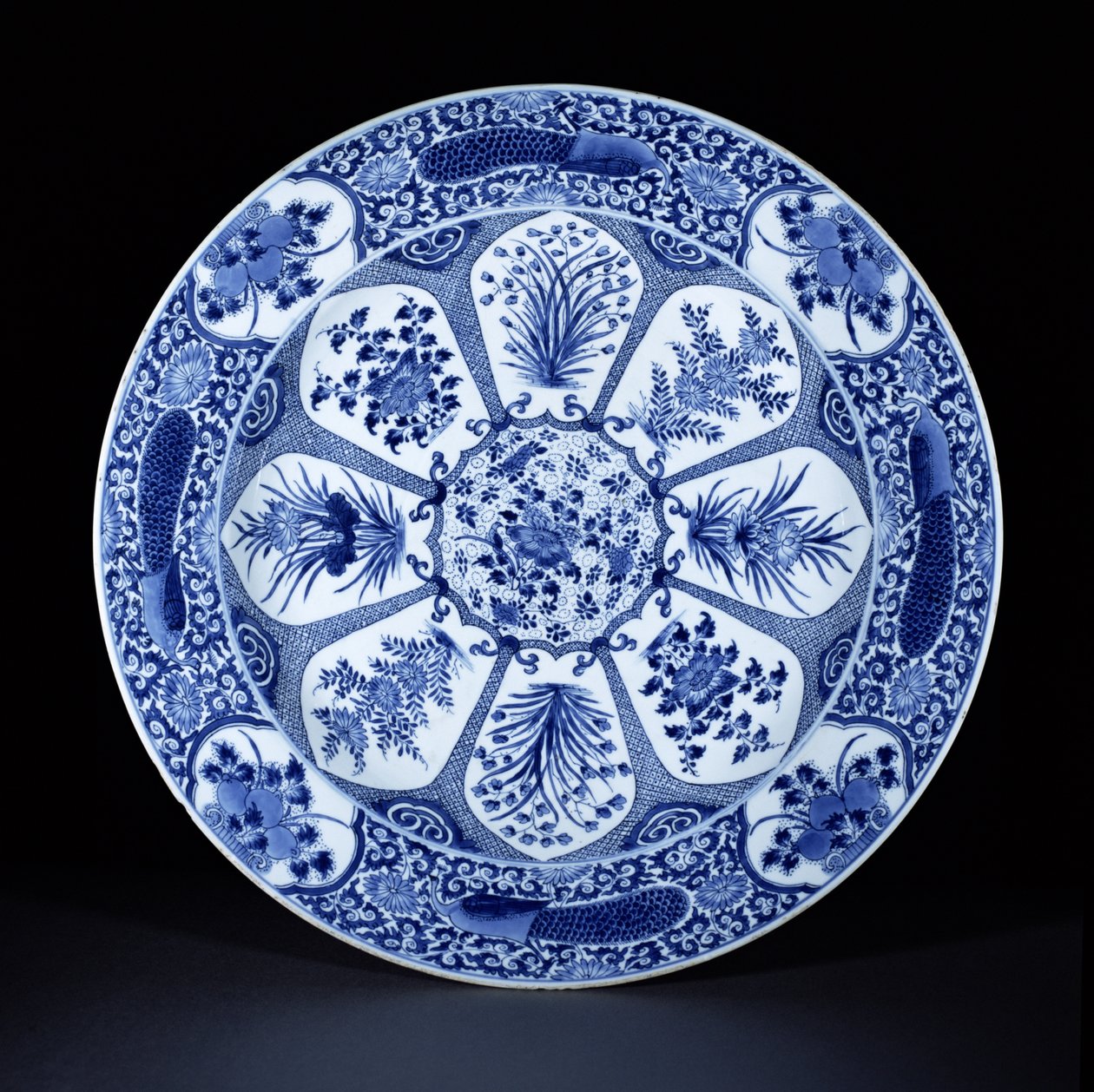 Blauw-wit bord, Kangxi-periode, c.1700 (porselein) door Chinese School