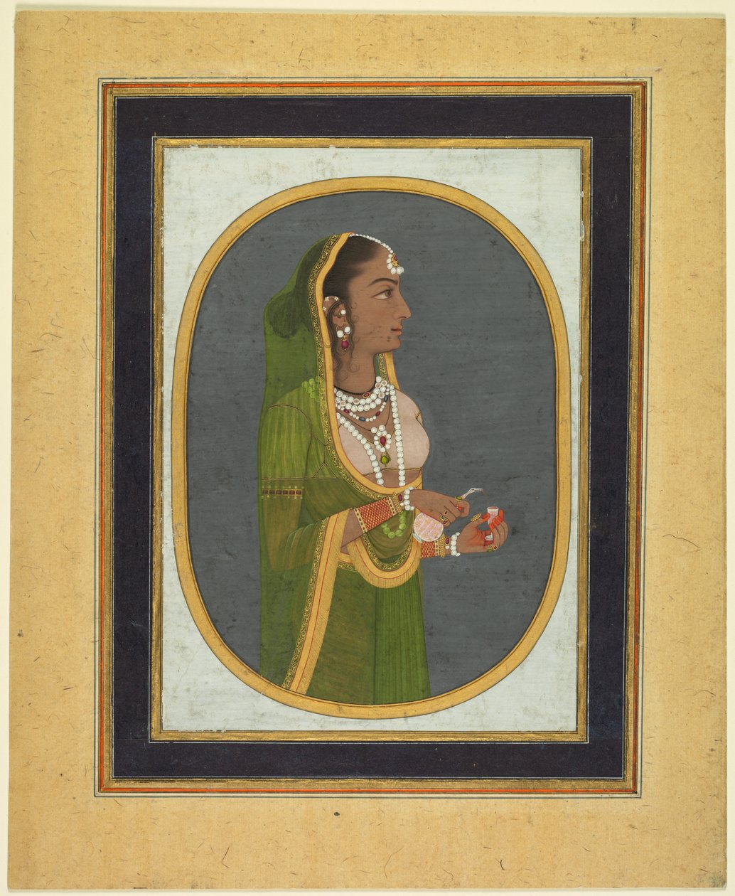 Hofdame die wijn schenkt (recto) door attributed to Muhammad Rizavi Hindi