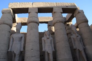 De tempel van Luxor, Oude Egyptische architectuur in Luxor door Albert Mansour