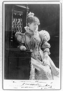 Sarah Bernhardt (1844-1923) in de rol van Marie de Neubourg in 