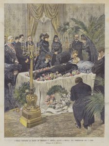 De Koninklijke Familie Bezoekt het Lichaam van Umberto I, Kort na Aankomst in Monza, op de Middag van de 1e Corr door Achille Beltrame