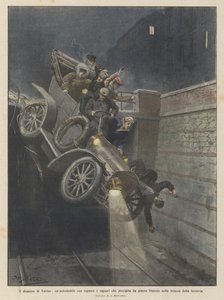 De ramp in Turijn, een auto met dames en heren stort neer van Piazza Statuto
