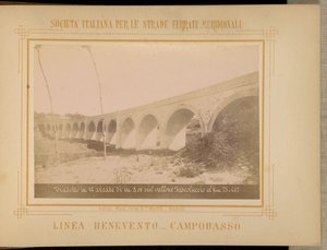 Viaduct in 14 bogen van 8,00 meter over de Fascoluccio-kloof bij kilometer 75 + 467 door Achille Mauri