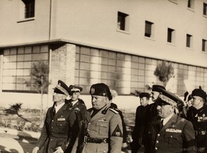 Inhuldiging van de gebouwen van het Koninklijk Vliegveld "Fausto Pesci" in Bologna, in aanwezigheid van de Duce Benito Mussolini, 24/10/1936 door Achille Villani