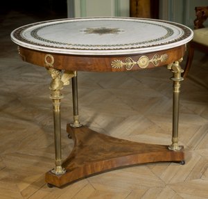 Kunst Frankrijk Gueridon heeft marmeren blad geschilderd rond 1800 - 1804 door Adam (attr. to) Weisweiler