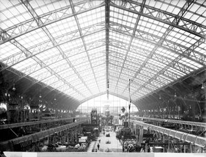 Machinery Hall, Wereldtentoonstelling, Parijs, 1889 door Adolphe Giraudon
