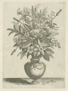 Vaas met bloemen, waaronder trompetnarcissen