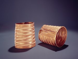 Paar armbanden, uit Derrinboy, County Offaly, Midden Bronstijd