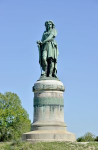 Kolossaal standbeeld van Vercingetorix (72-46 v.Chr.), Gallische leider
