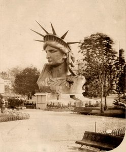 Het hoofd van het Vrijheidsbeeld tentoongesteld in Parijs, 1883 door Albert Fernique