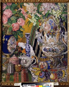 Stilleven met bloemen en porselein