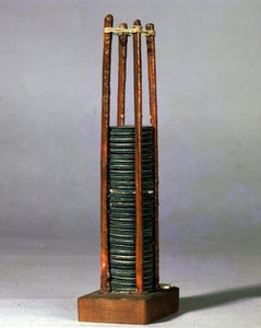 De stapel van Alessandro (Alexander) Volta. Museum voor Wetenschap en Technologie, Milaan. door Alessandro Volta