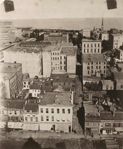 Uitzicht oost vanaf de koepel van het gerechtsgebouw in Chicago, 1858