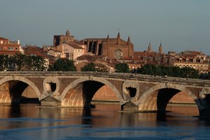 Pont-Neuf over de Garonne rivier, Toulouse, Midi-Pyrénées, Frankrijk