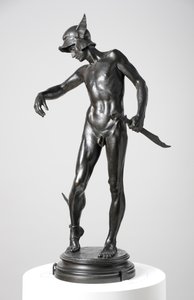 Perseus bewapent zich door Alfred Gilbert