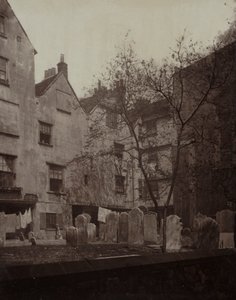 St. Bartholomews: Het kerkhof met uitzicht op Cloth Fair