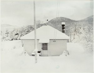 Eerste sneeuw en het kleine huis