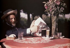 Frank Eugene Zittend aan Tafel