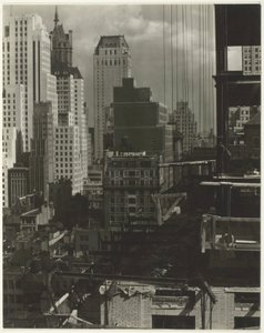 Vanuit mijn raam bij An American Place, Noord, 1931 door Alfred Stieglitz