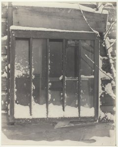 Raam: Hout, Glas, Sneeuw, 1923 door Alfred Stieglitz