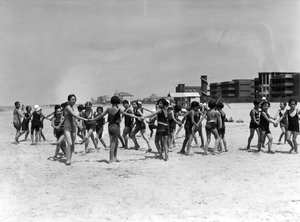 Villa Rosa Maltoni Mussolini: recreatie op het strand door Fratelli Alinari