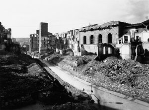 Tweede Wereldoorlog: het puin in Borgo San Jacopo in Florence, na het bombardement. Deze foto, voorheen onderdeel van de Brogi Collectie, behoort nu tot de Alinari Collectie