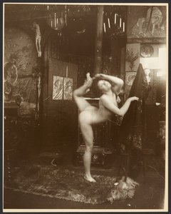 [Naakt vrouwelijk model als ballerina, Parijs]. door Alphonse Maria Mucha