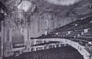 Chicago: Interieur, Oriental Theatre door American Photographer (after)