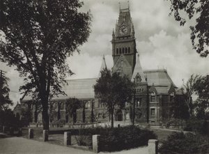 Harvard Universiteit: Memorial Hall (zwart-wit foto)