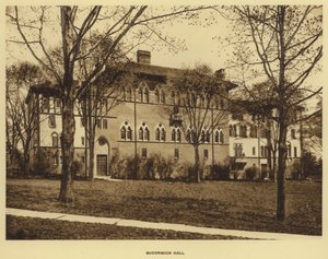 Princeton Universiteit: McCormick Hall (zwart-wit foto) door American Photographer (after)