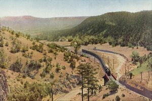 Apache Canyon, tussen Las Vegas en Lamy, New Mexico door American Photographer