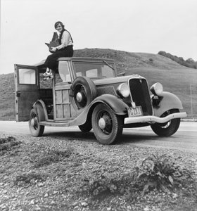 Dorothea Lange, fotograaf van de Resettlement Administration, 1936 door American Photographer