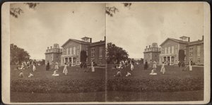Voorkant van het Landhuis en gazon, Oneida Community, New York State, circa 1870
