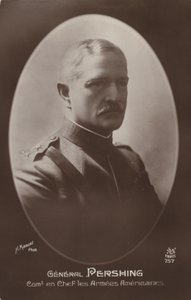 Generaal John J Pershing (z/w foto) door American Photographer