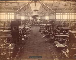 Machinery Hall, vanaf het noordelijke uiteinde, Philadelphia Centennial International Exhibition, 1876 door American Photographer