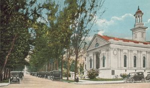 Miami, Florida, ca 1925: Straatbeeld, met Presbyteriaanse kerk (kleurenfoto)