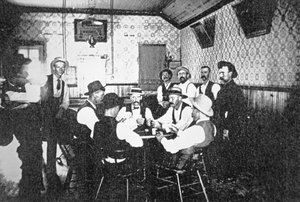 Kaarten spelen in een Western saloon, c.1900 door American Photographer