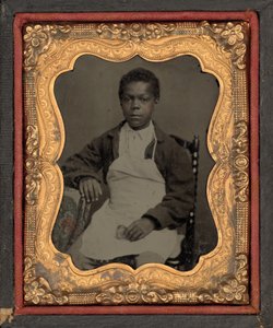 Portret van een jongen met een kleipijp,c. 1860 (foto)