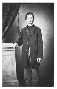 Portret van een jonge man (z/w foto) door American Photographer