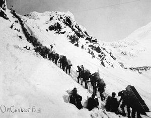 Goudzoekers beklimmen de Chilkoot Pass tijdens de Klondike Gold Rush (1897-98)