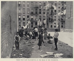 Hun enige veilige speelplaats, achter de huurkazernes door American Photographer
