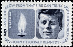 Amerikaanse postzegel van John Fitzgerald Kennedy door American School