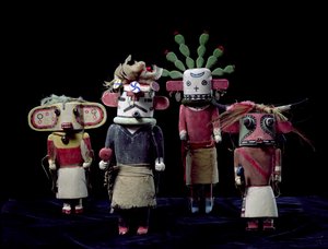 Vier Katchina-poppen