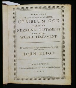 Mamusse Wunneetupanatamwe up-Biblum God (De-hele Heilige zijn-Bijbel God), titelpagina uit De Bijbel, ook bekend als de Eliot Indian Bible, vertaald in de Massachuset-taal door de Eerwaarde John E