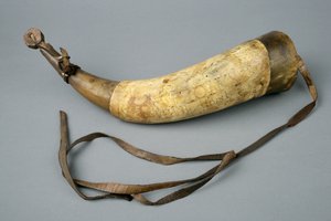 Kruithoorn met riem en stop, 1773