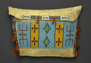 Tipi tas, uit de Plains-regio, c.1860-1900 (huid, kraal, metaal en paardenhaar) door American School