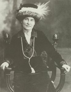 Willa Cather, ca.1910 (gravure)